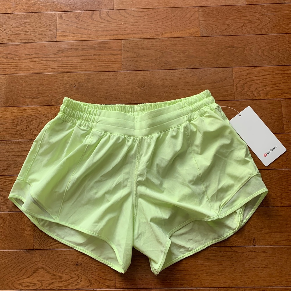 🍏LULULEMON HOTTY HOT LR SHORT 4”-CRISPIN GREEN🍏